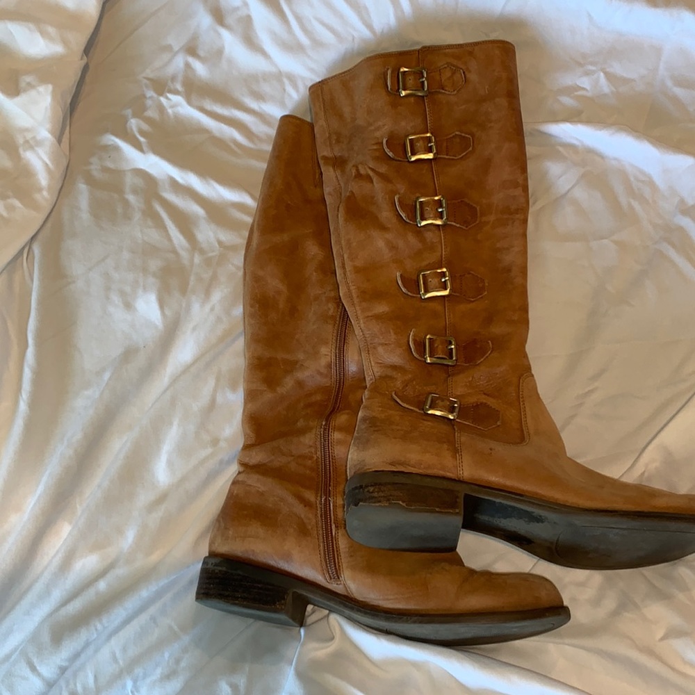 BCBG size 8 boots